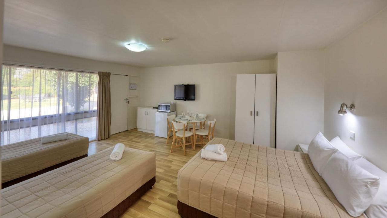 Motel Meneres Corowa Exterior photo