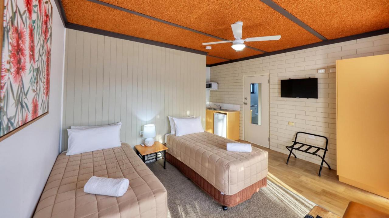 Motel Meneres Corowa Exterior photo