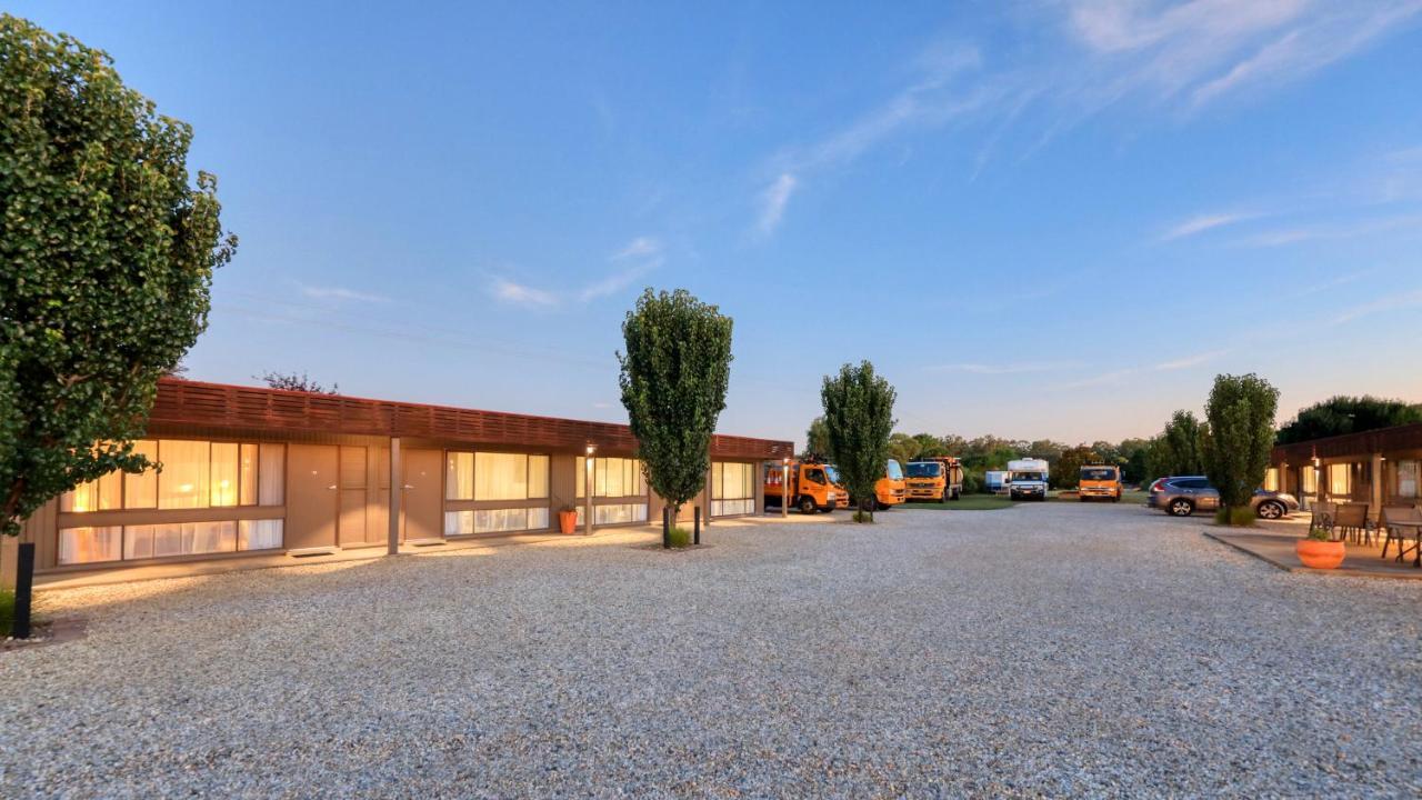 Motel Meneres Corowa Exterior photo