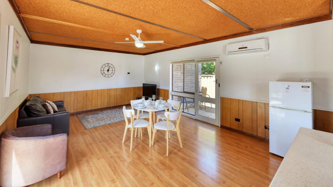 Motel Meneres Corowa Exterior photo