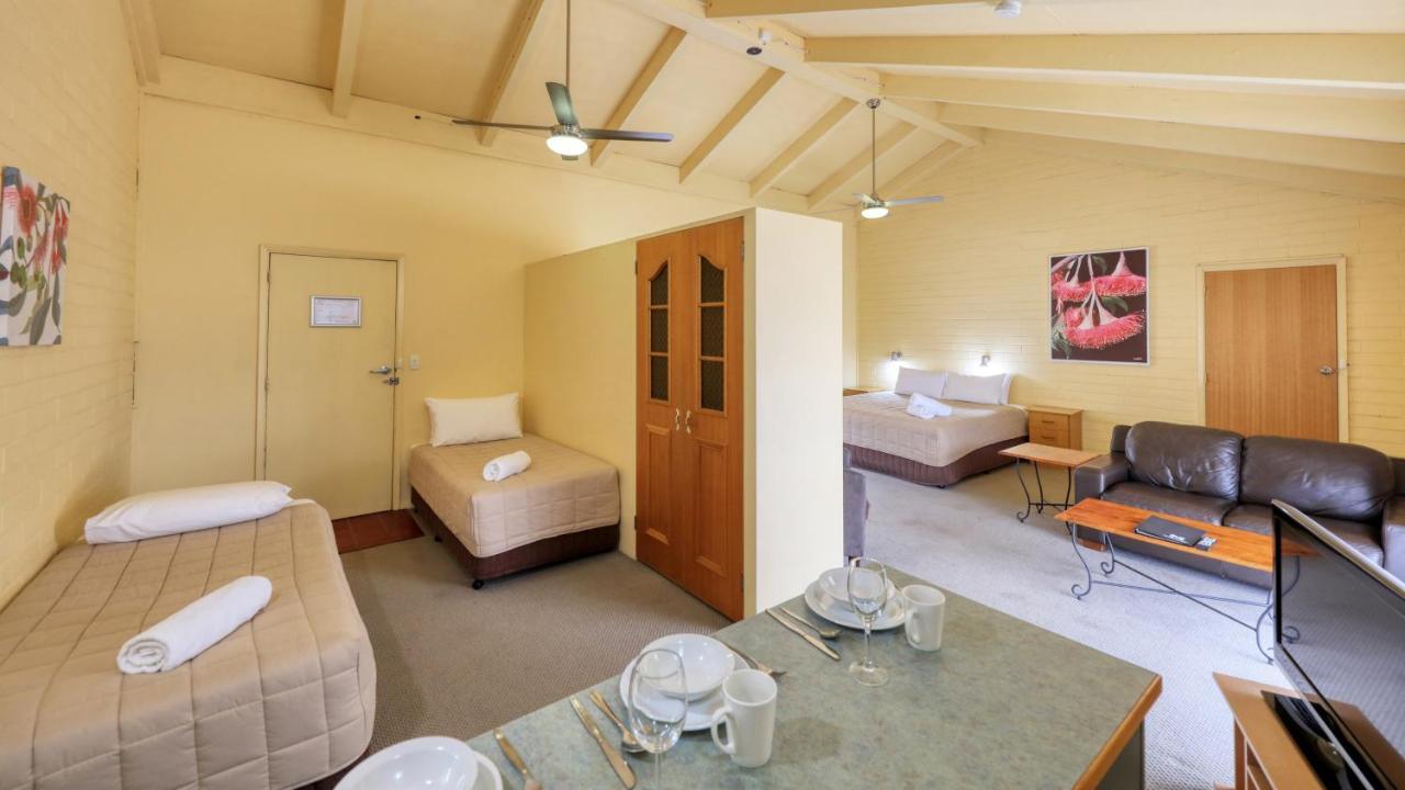 Motel Meneres Corowa Exterior photo