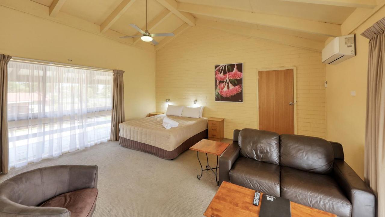 Motel Meneres Corowa Exterior photo