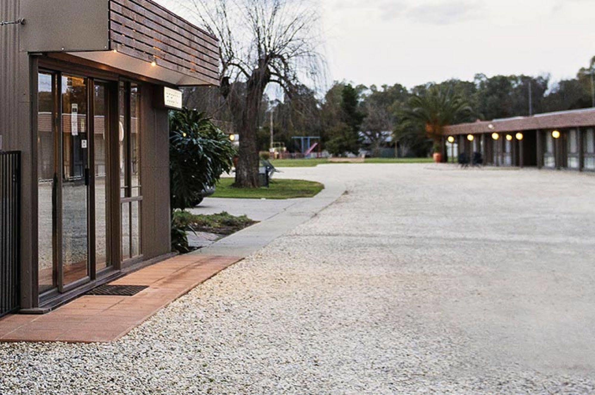 Motel Meneres Corowa Exterior photo