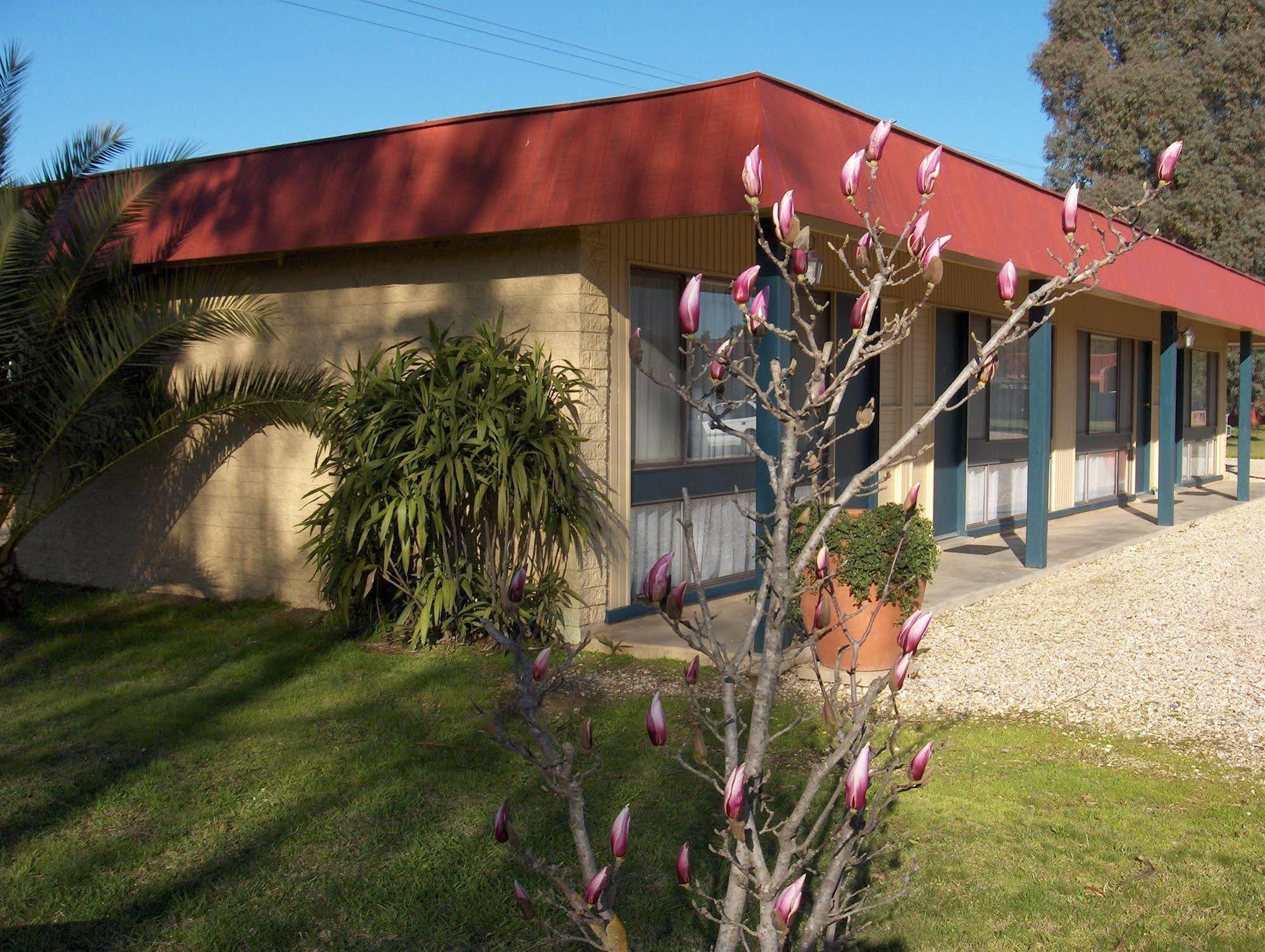 Motel Meneres Corowa Exterior photo